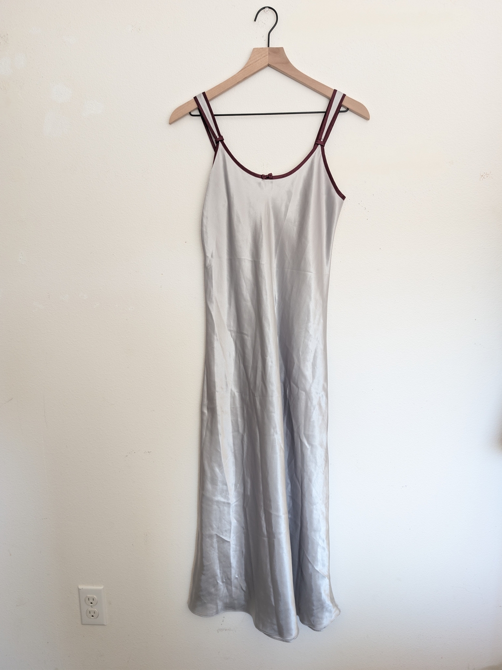 Jones New York Vintage Y2K Silver Slip Dress with Maroon Trim